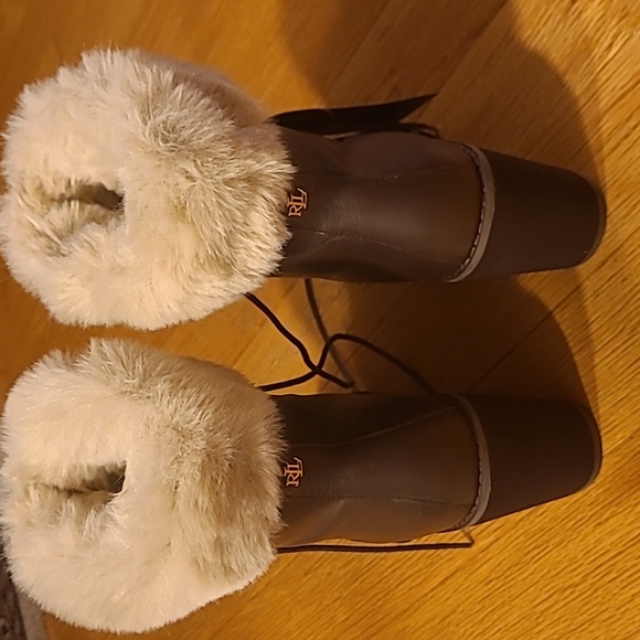 Brand new Beautiful Ralph Lauren boots - Picture 4 of 5